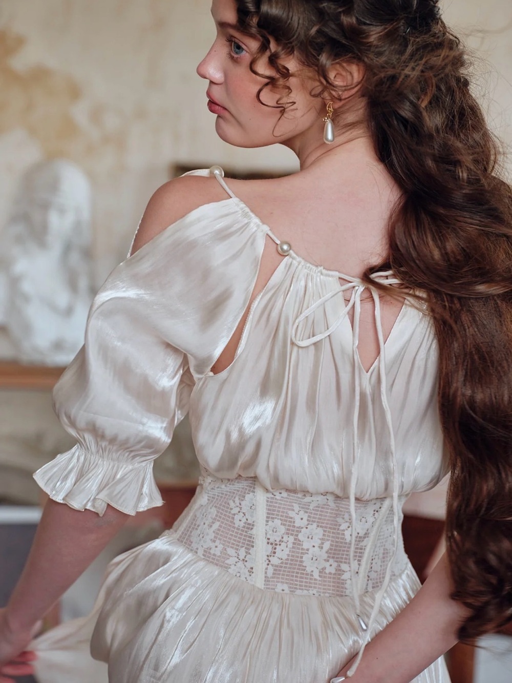 Elegant Ivory Satin Corset Midi Dress with Puff Sleeves - Picture 5 of 9